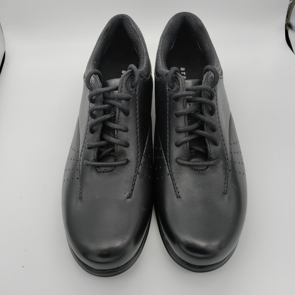 Aravon Farren Leather upper Walking Shoe NWOT